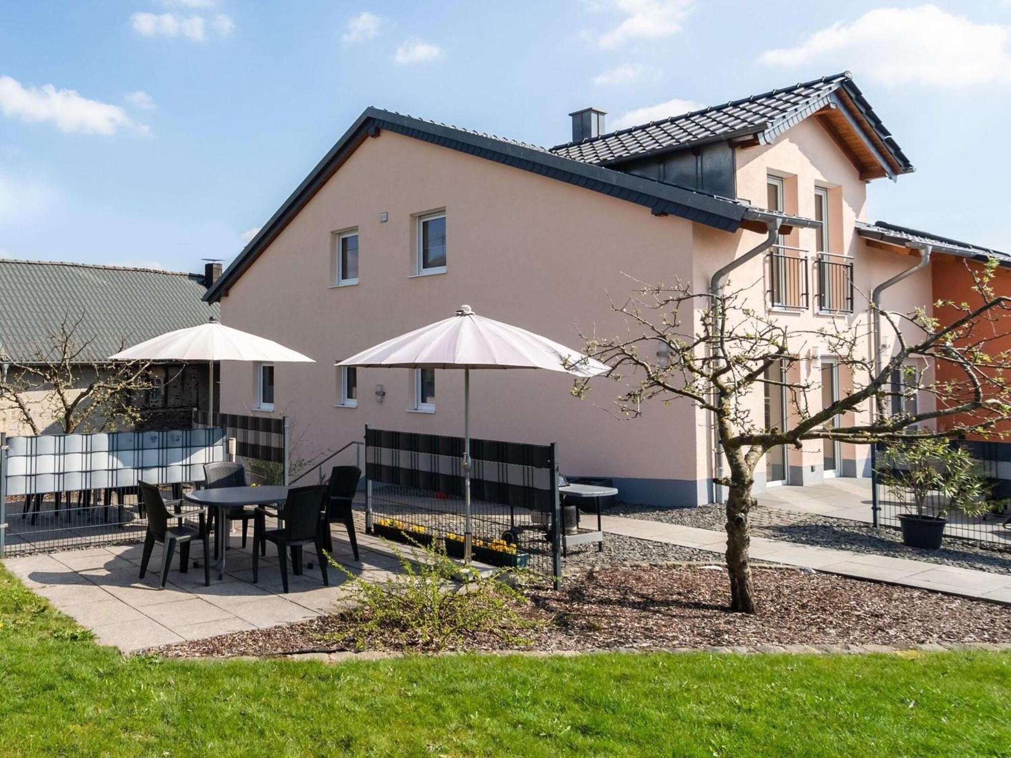 Lovely Modern Apartment With Private Terrace Ellscheid Kültér fotó
