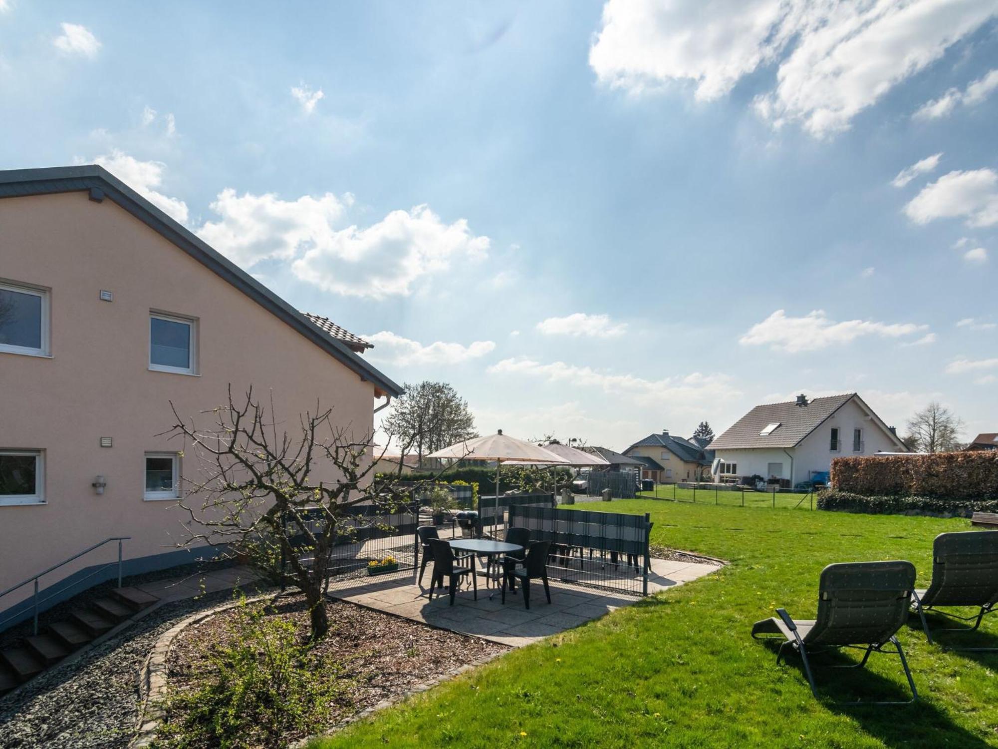 Lovely Modern Apartment With Private Terrace Ellscheid Kültér fotó