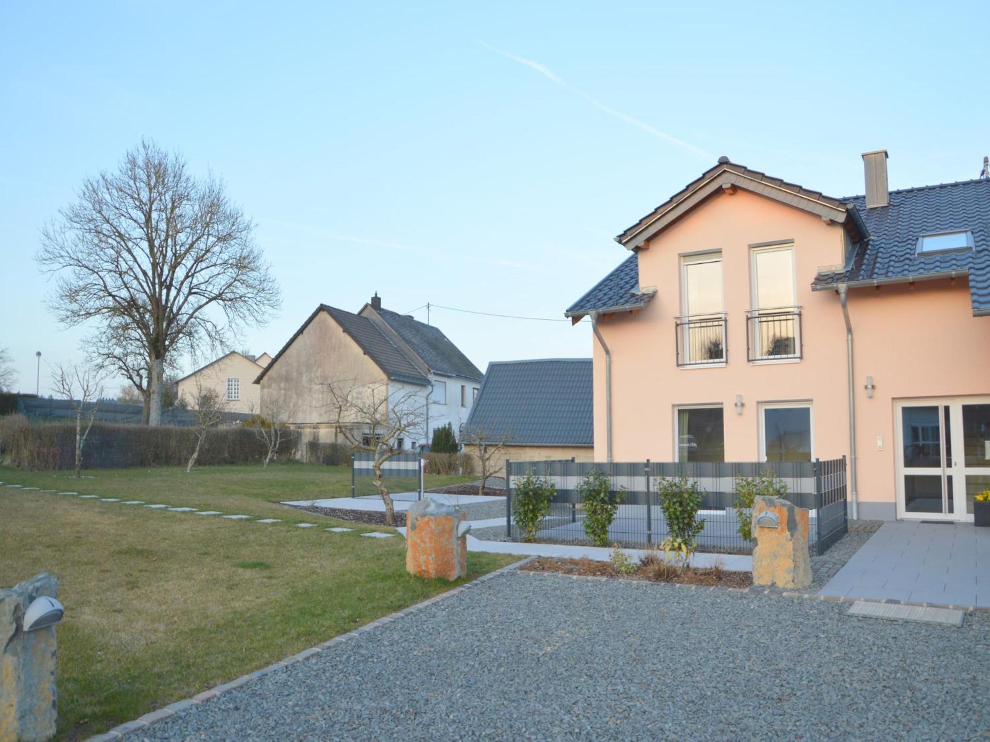 Lovely Modern Apartment With Private Terrace Ellscheid Kültér fotó