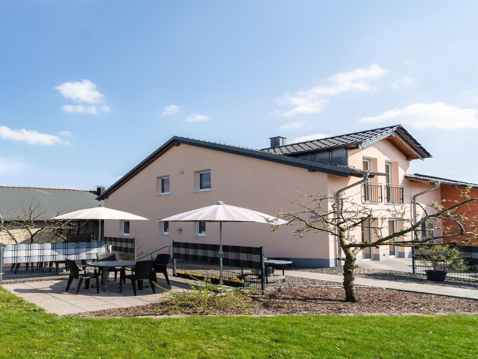 Lovely Modern Apartment With Private Terrace Ellscheid Kültér fotó
